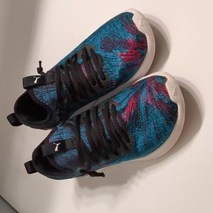 Puma embroidered sneakers, size 9